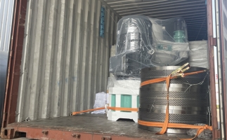 2套160kw鋸末顆粒機發(fā)往東南亞，生產(chǎn)線已裝車，準備發(fā)貨